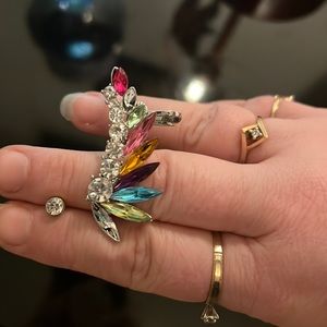 🆑FINAL PRICE‼️Multicolored gems w/faux diamonds crawler with a small earring